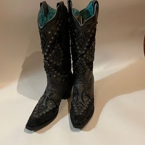 Barely used corral cowboy boots, size 9 in perfect shape.
